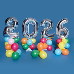 Balloon Clusters and Stands With Year Kit